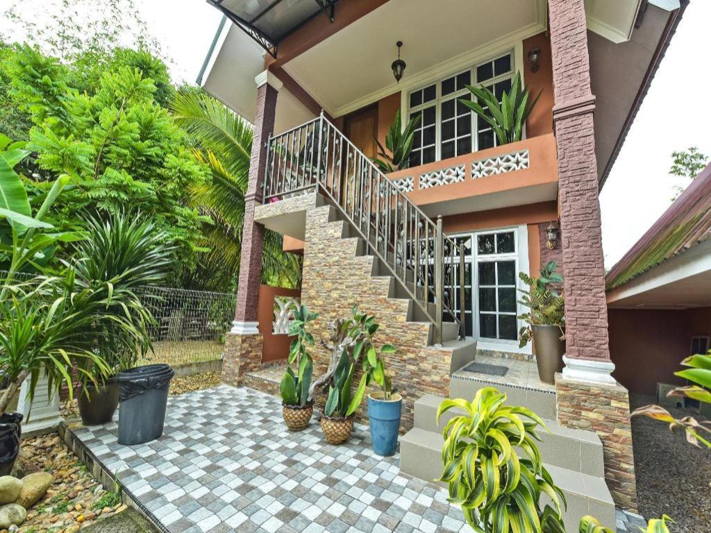 Oyo 90642 Twin Mutiara Chalet & Homestay Jeli Exterior foto
